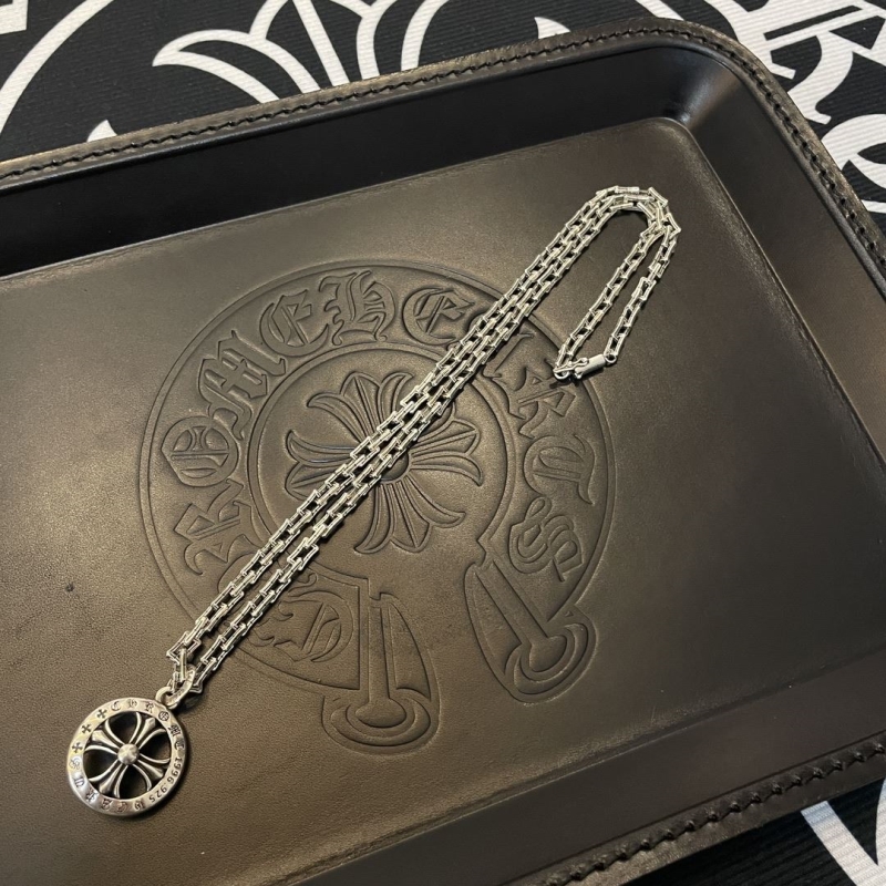 Ch**me He**ts necklaces